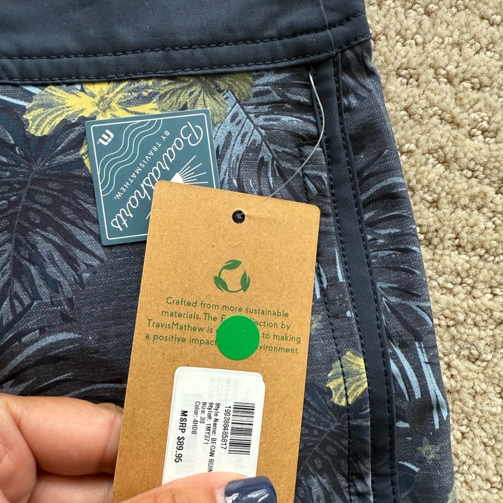 NWT Travis Mathew Floral Board Shorts ~ Men size 30 - Picture 6 of 6